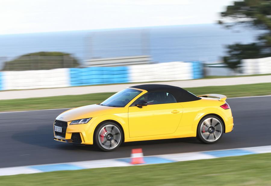  Audi TT RS Roadster (8S) 2017 года  (AU) (фото 2 из 40)